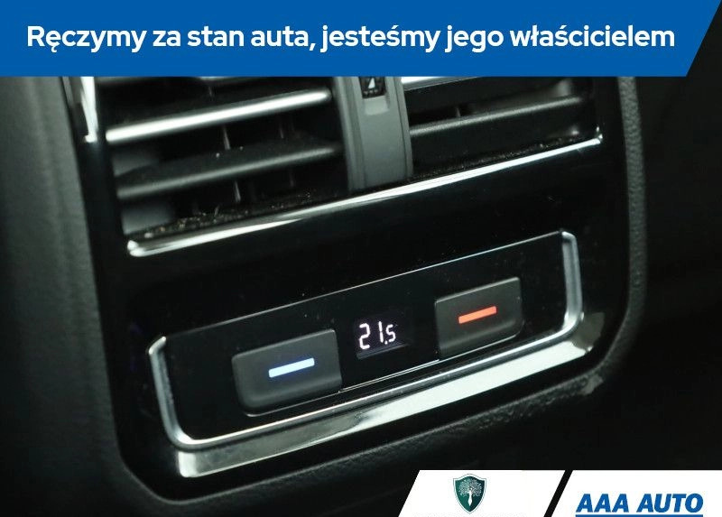 Volkswagen Passat cena 51000 przebieg: 252471, rok produkcji 2015 z Różan małe 211